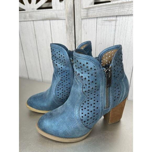 Naughty Monkey Boots Heeled Booties Bright Blue Diamond Perforated Size 7.5 - Picture 1 of 7